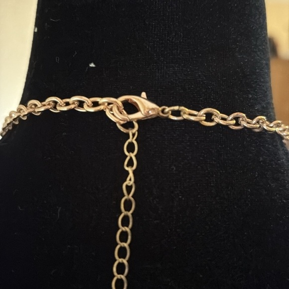 Elegant Floral Statement Necklace in Purple and Gold - Picture 6 of 6